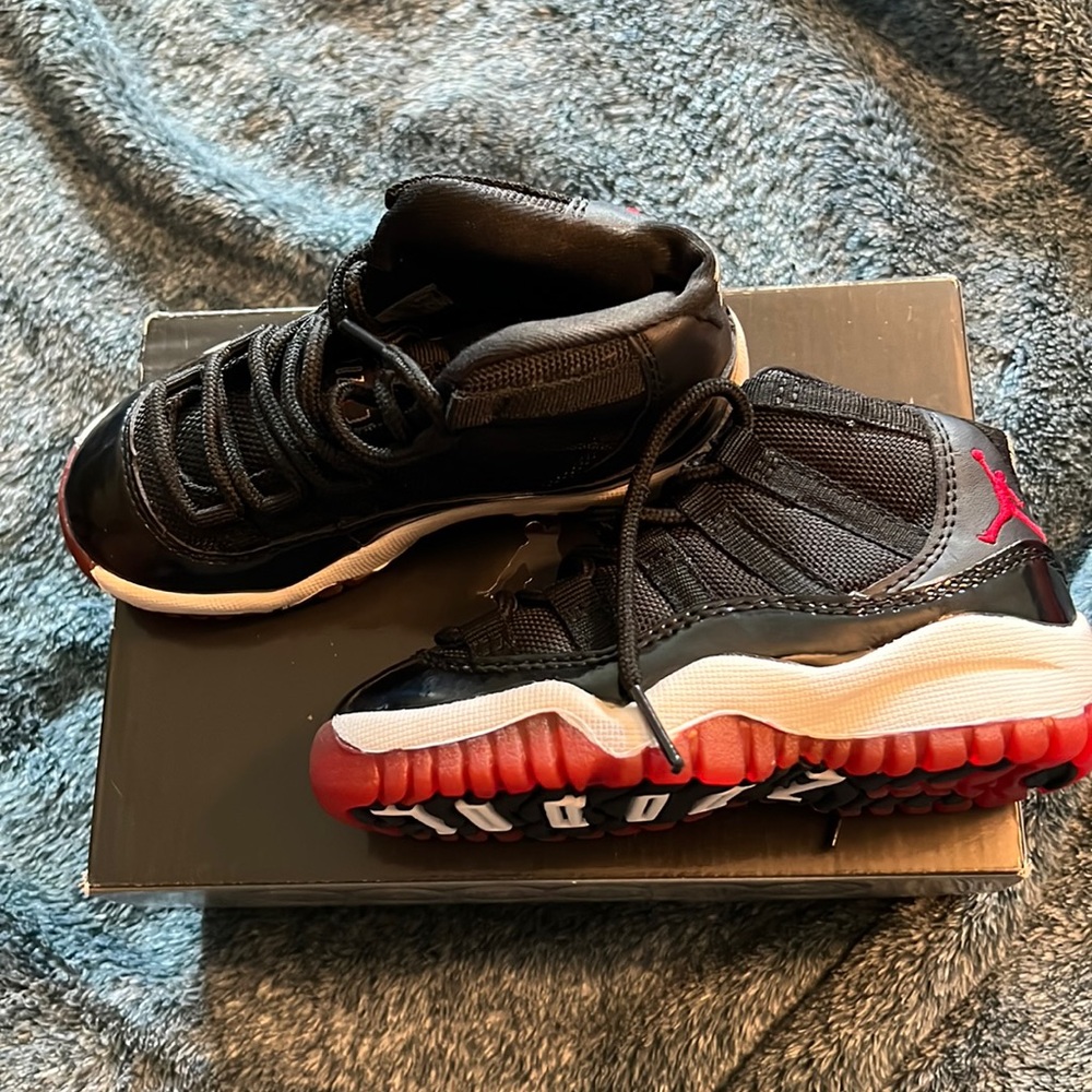 Black and red Jordan Sneakers for toddler
